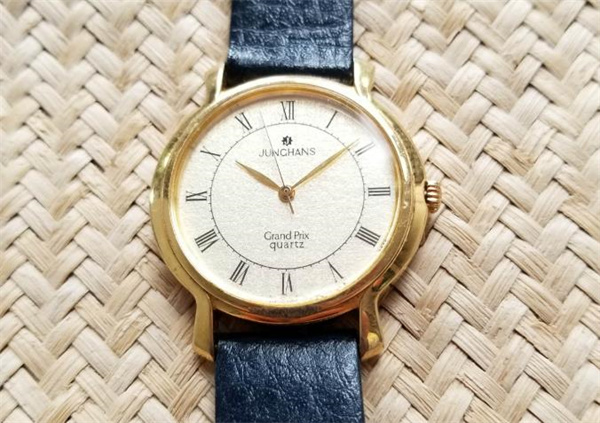 荣汉斯手表表针变色怎么处理